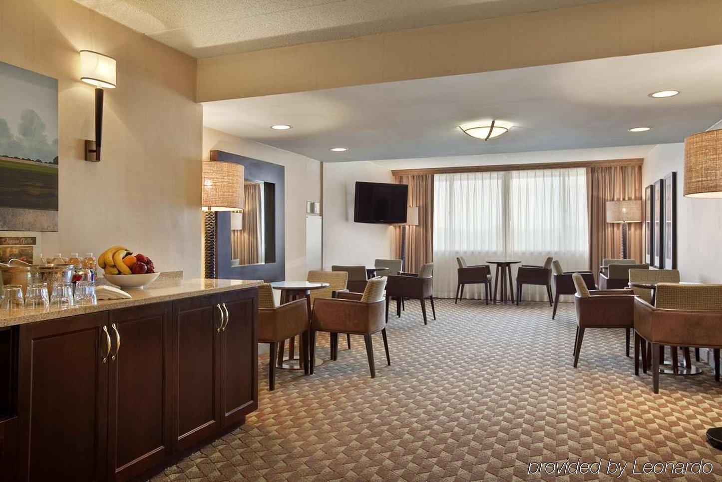 Embassy Suites By Hilton Columbus Restaurang bild